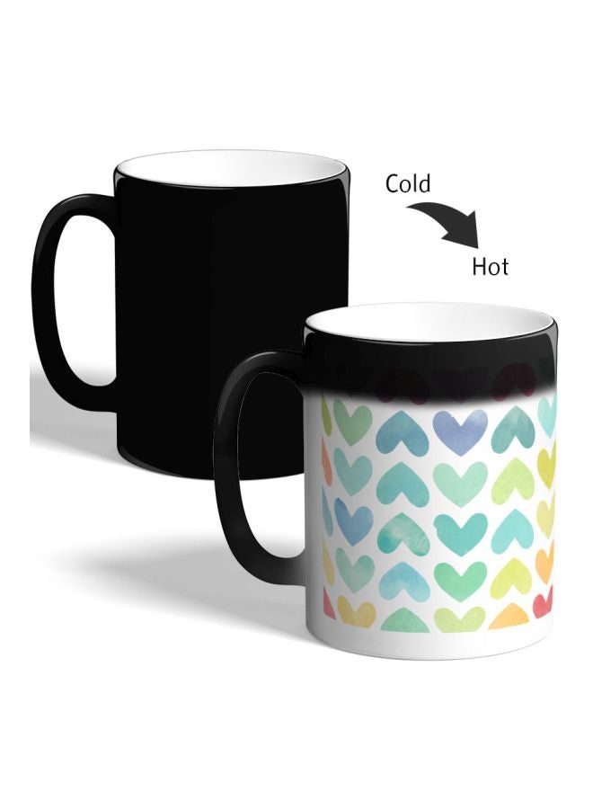 ديكالاك مج قهوة يتغير لونه بطبعة قلوب أسود 325ملليلتر - Image 2