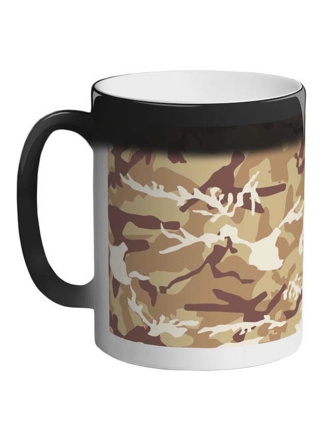 ديكالاك مج قهوة متغير اللون بطبعة ملابس الجيش أسود 325ملليلتر - Image 1