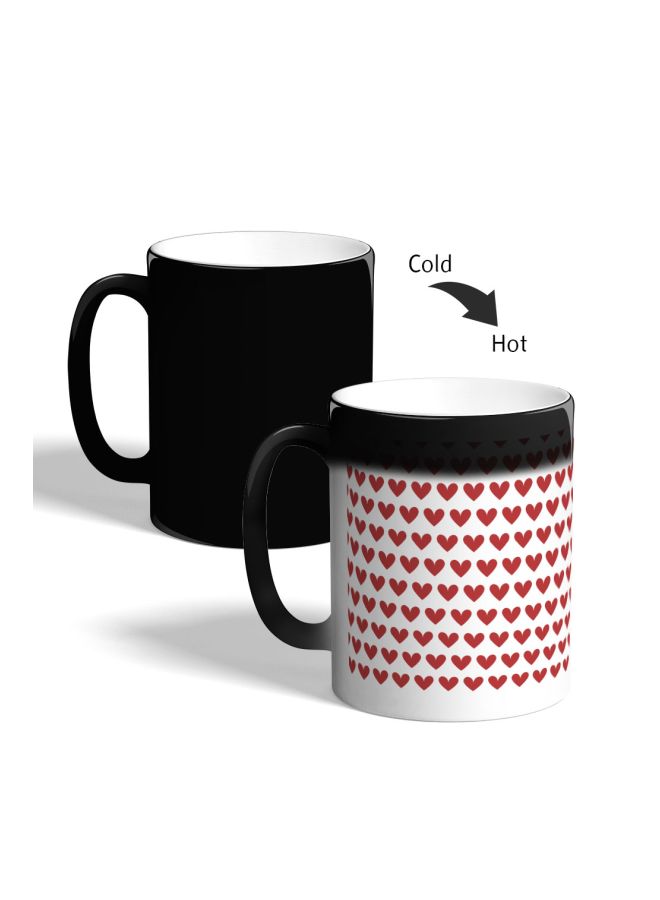 ديكالاك مج قهوة يتغير لونه بطبعة قلوب أسود 325ملليلتر - Image 2