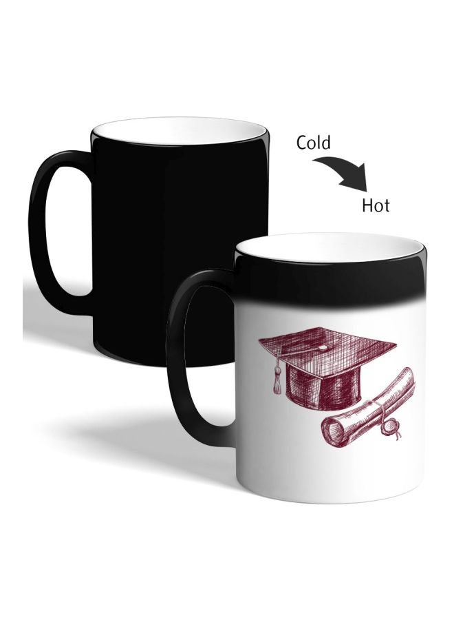 ديكالاك مج قهوة متغير اللون بطبعة شعار يوم التخرج أسود - Image 2