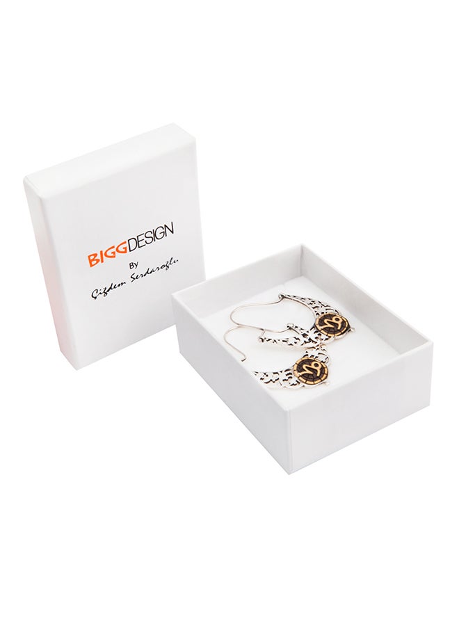 بيج ديزاين أقراط متدلية من الفضة والبرونز بتصميم برج الجدي - Image 3