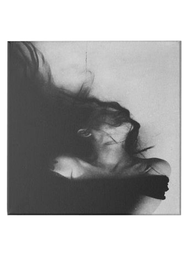 لوحة فنية من قماش الكانفاس بإطار مخفي تحمل صورة رسوم متحركة لفتاة رمادي/أسود 50 x 50سم - Image 1