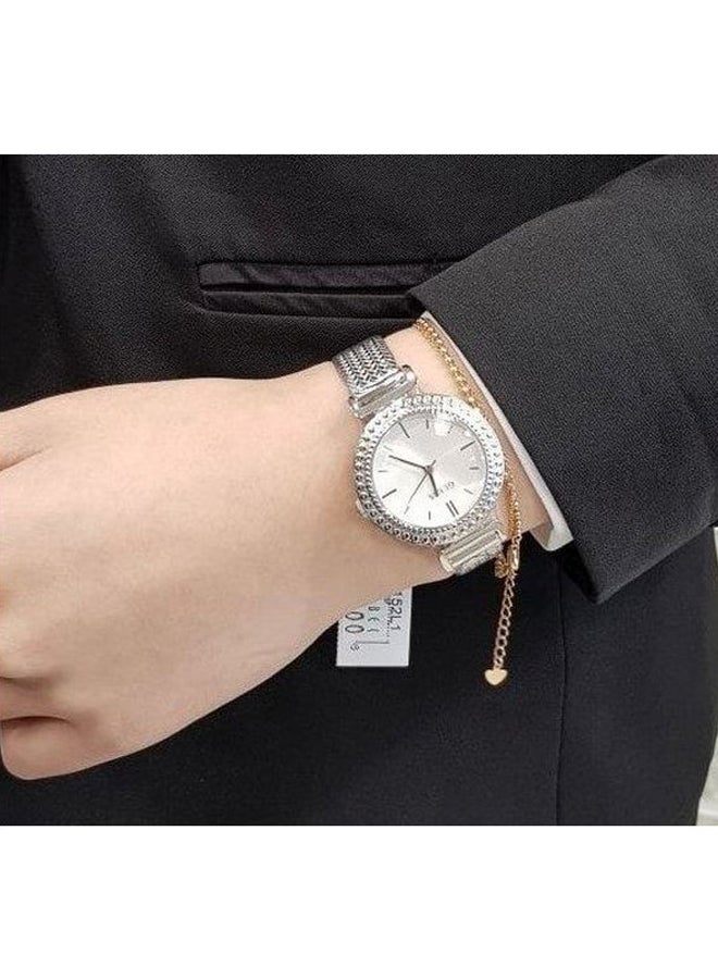 GUESS women Stainless Steel Analog Watch W1152L1 - Image 3