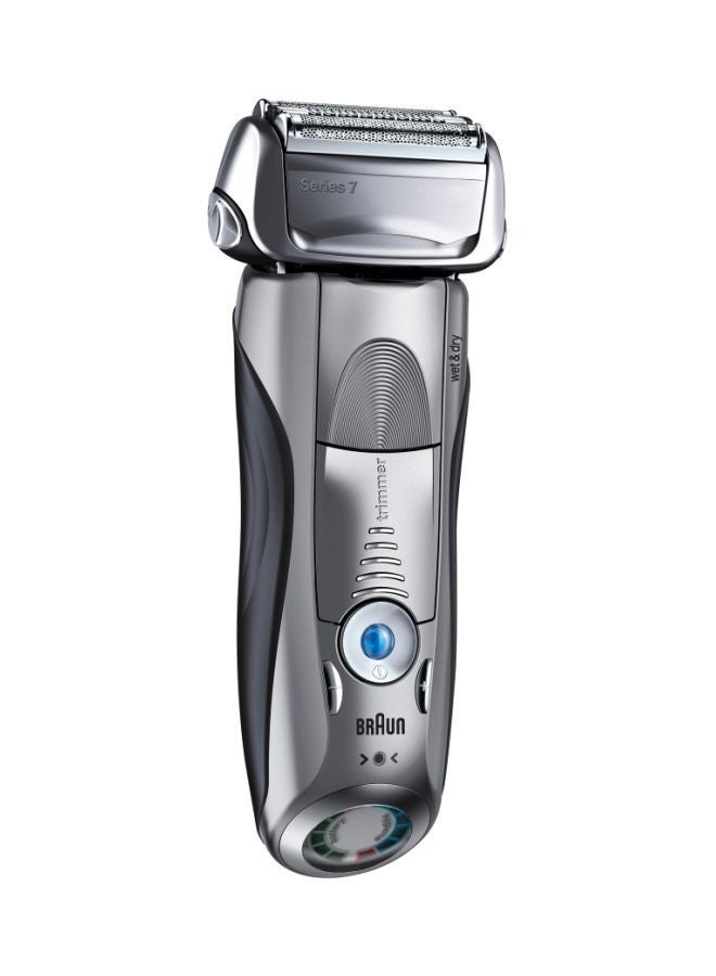 BRAUN Series 7 Wet And Dry Foil Shaver With Charging Stand Silver/Black  - Image 4