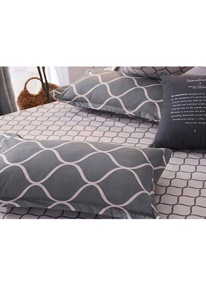 ديلز فور لس طقم أغطية سرير مقاس كينج بتصميم بنمط هندسي مكون من 6 قطع مايكروفايبر رمادي / أبيض 220x240سم - Image 2