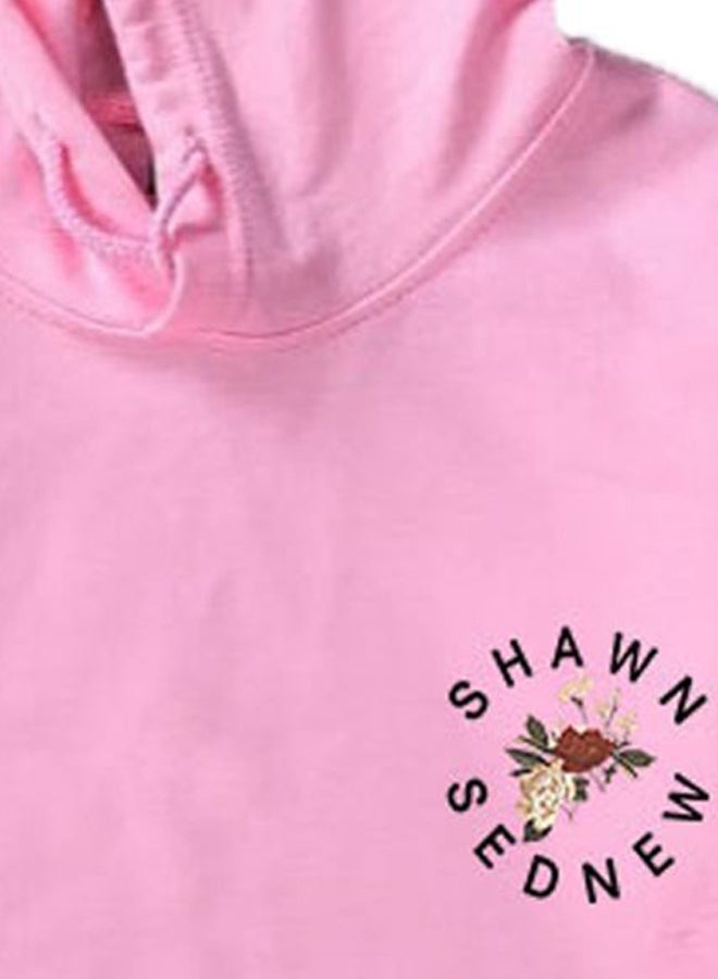 هودي من البوليستر بطبعة عبارة "Shawn Mendes" وردي/ أسود - Image 3