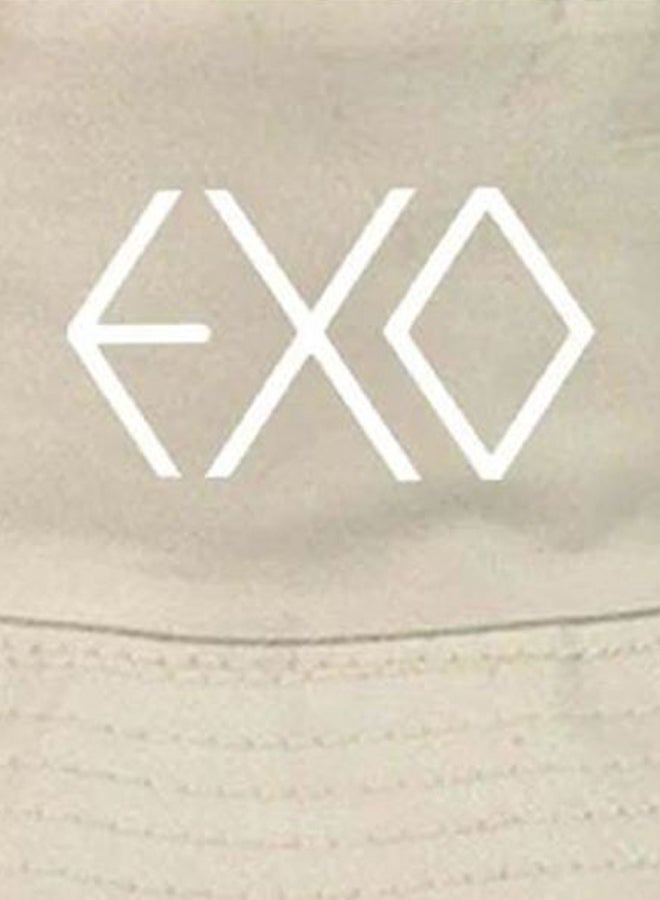قبعة على شكل دلو مزينة بطبعة كلمة "Exo" بيج/أبيض - Image 3