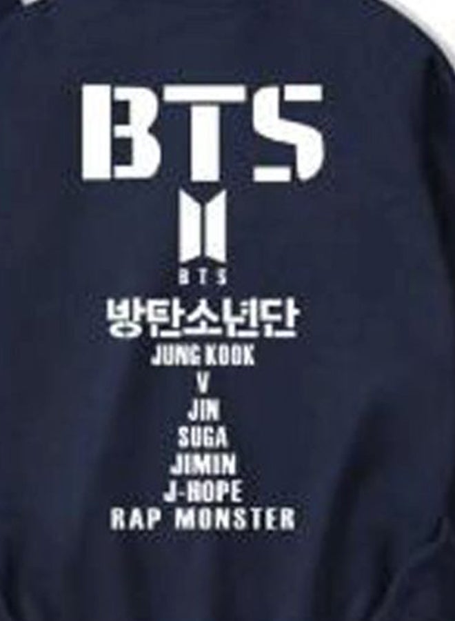 جوي شيك طقم هودي بطبعة BTS من قطعتين أزرق/أبيض  - Image 3