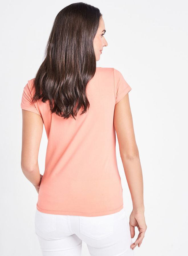 بيسيك إكس إكس قميص بفتحة رقبة دائرية وردي - Image 2