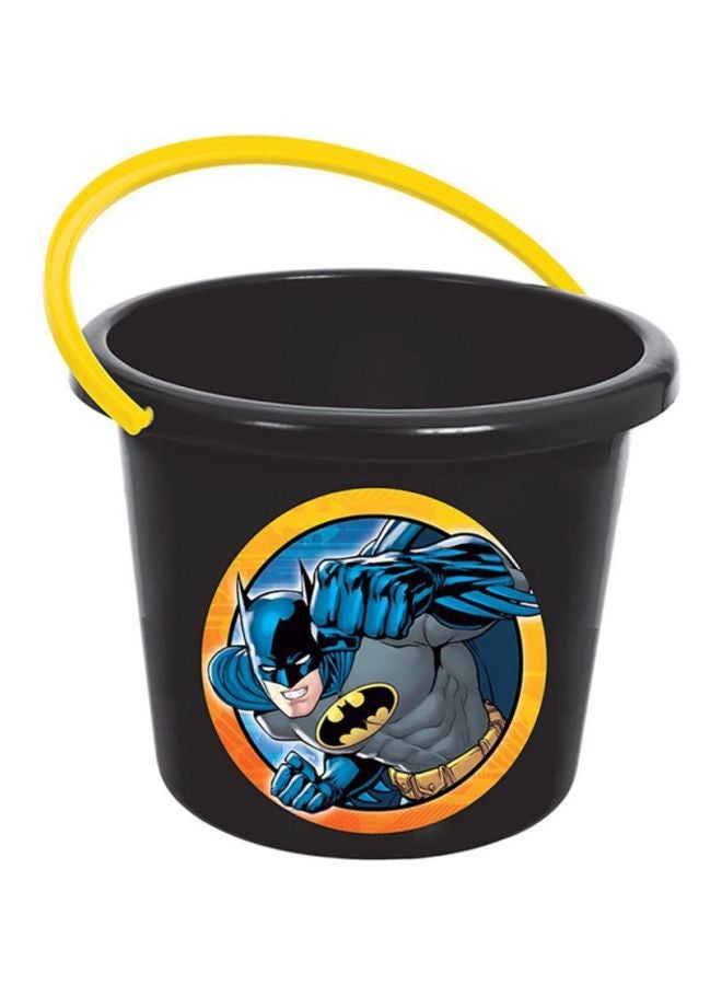 أمسكان دلو كبير من البلاستيك بطبعة شخصية باتمان