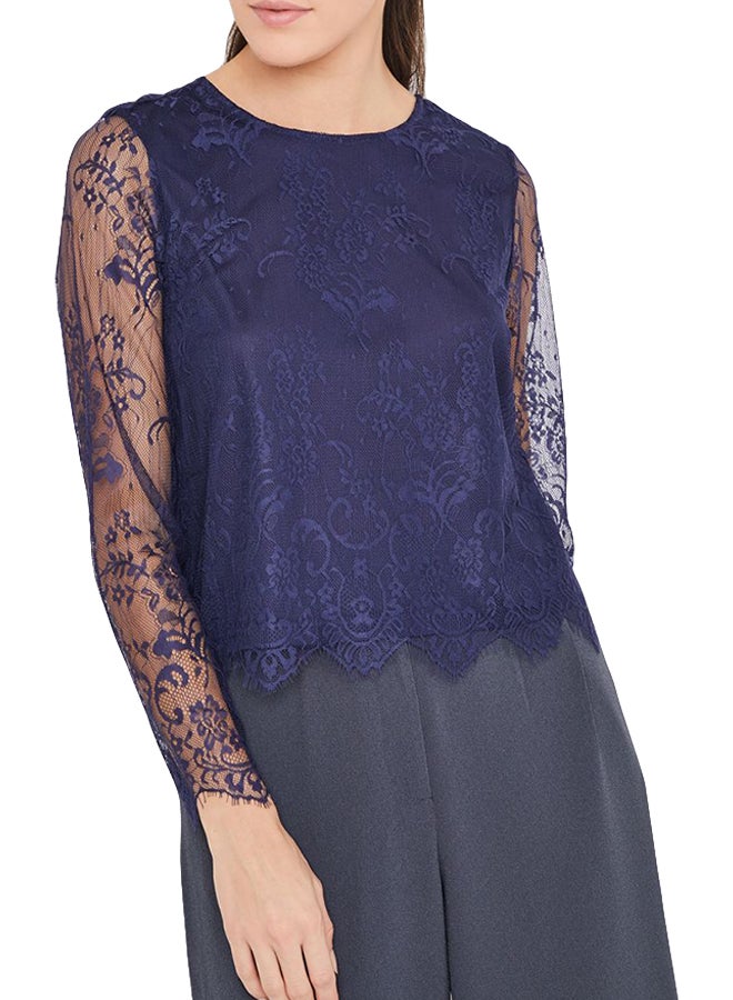 اونلي بلوزة بطبقة من الدانتيل تغطي القطعة بالكامل وبحواف بتصميم صدفي أزرق داكن - Image 1