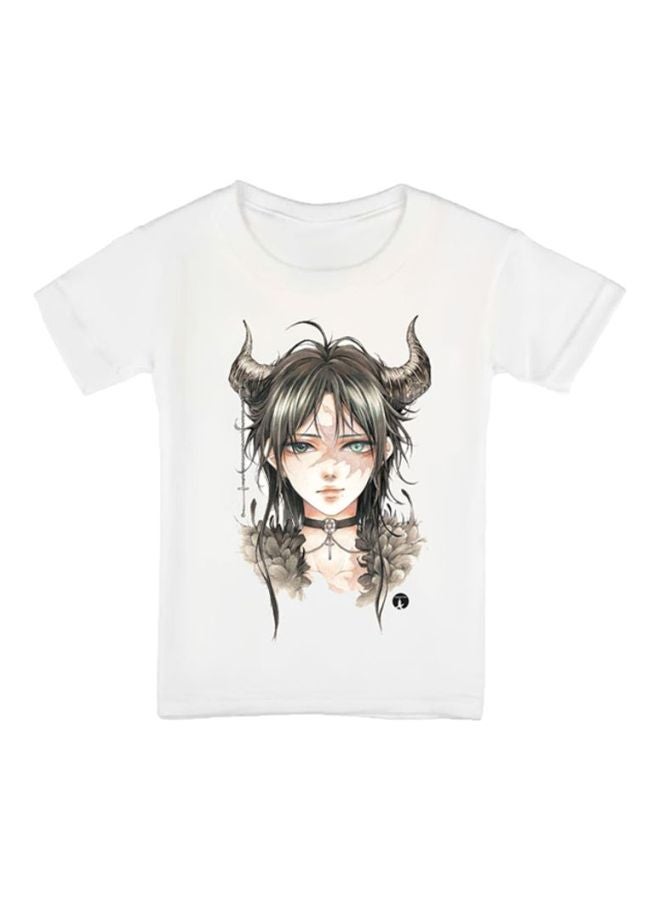 بي بي تيشيرت بطبعة مسلسل الرسوم المتحركة "Magi The Labyrinth Of Magic" أوف وايت/أسود - Image 1