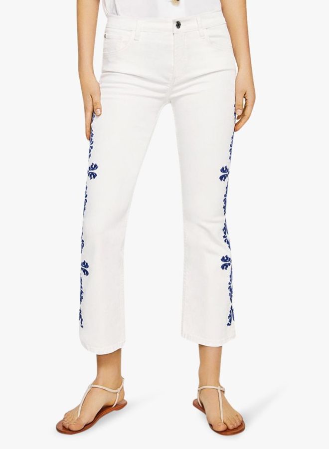 مانجو بنطال جينز مطرز بقصة ضيقة من الأعلى وواسعة من الأسفل أبيض - Image 1