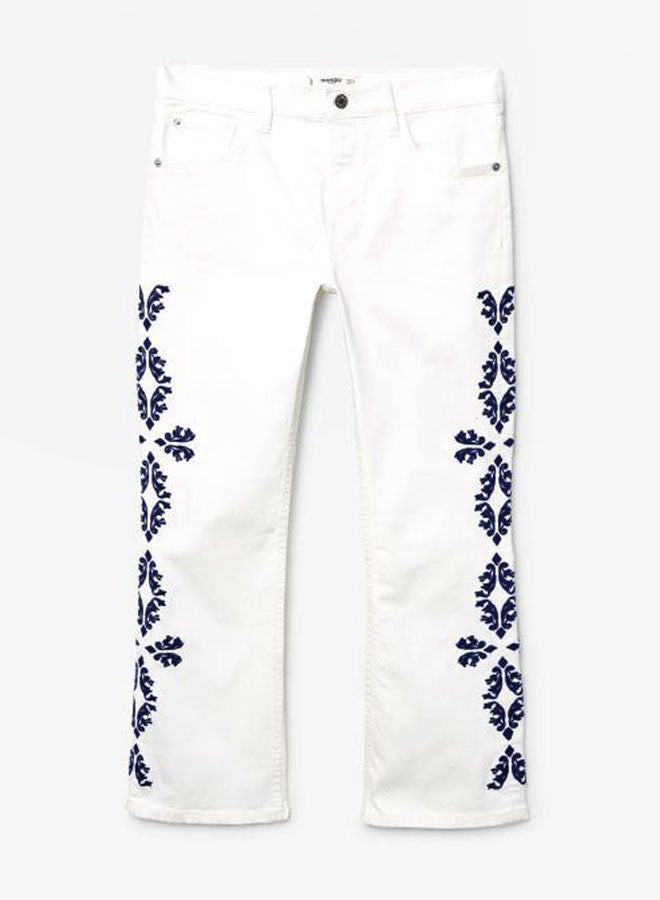 مانجو بنطال جينز مطرز بقصة ضيقة من الأعلى وواسعة من الأسفل أبيض - Image 5