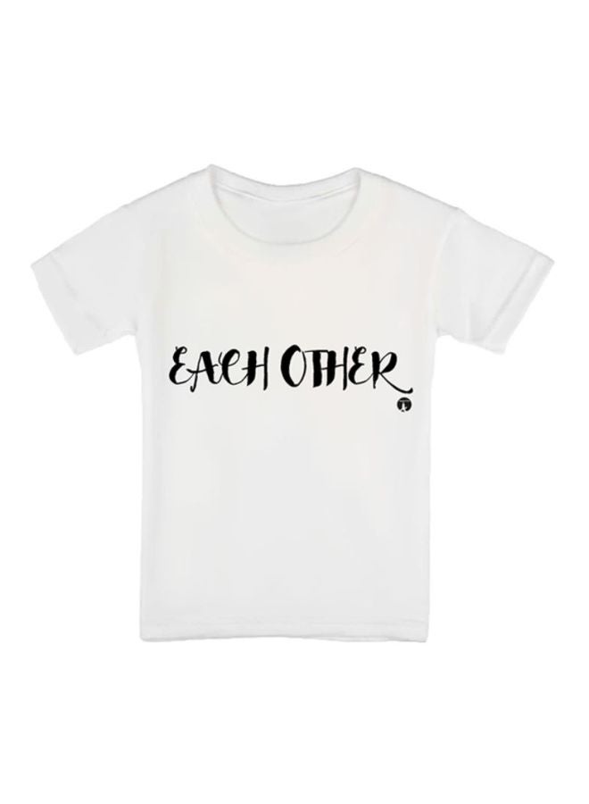 بي بي تيشيرت مطبوع عليه عبارات باللغة الإنجليزية أبيض - Image 1