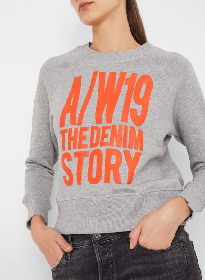 جاكلين دي يونج سويت شيرت قصير مزين بعبارة Denim Story رمادي  - Image 5