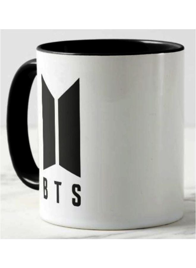 فرست بيس كوب بطبعة شعار BTS أبيض/ أسود  - Image 2