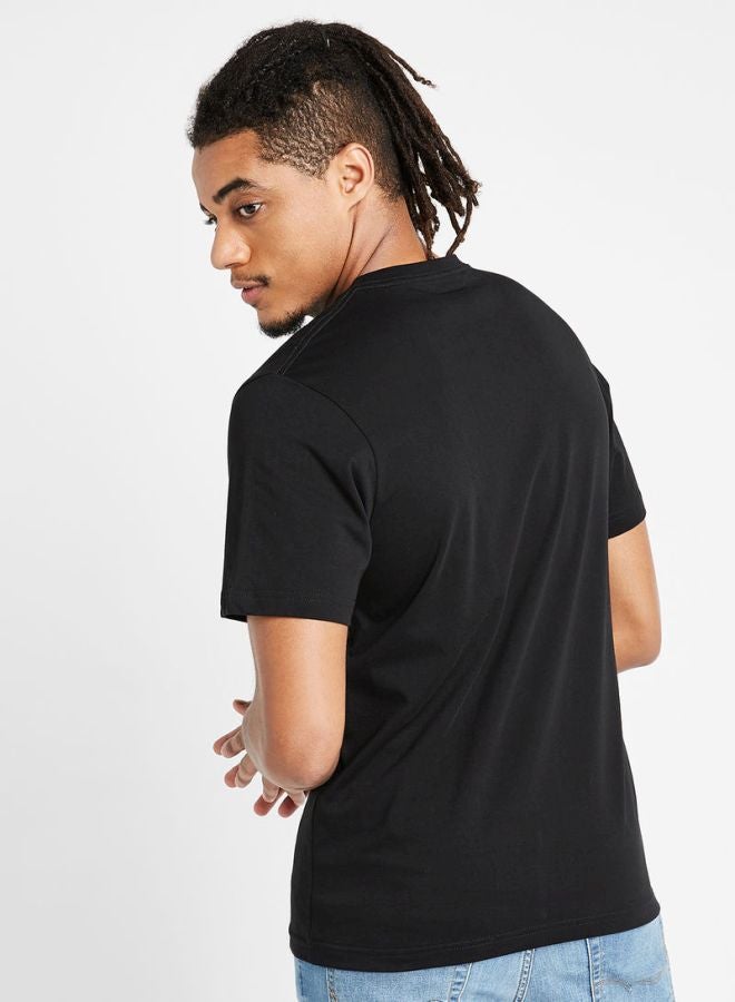 آل جابر تيشيرت مطبوع عليه عبارة  "Dubai United Arab Emirates" أسود / أحمر/ أخضر - Image 2