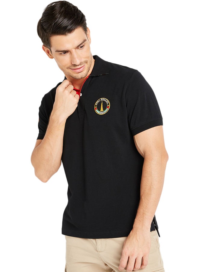 آل جابر تيشيرت بولو بشعار مطرز أسود - Image 1