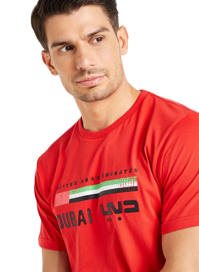 آل جابر تيشيرت بطبعة كلمات أحمر - Image 4