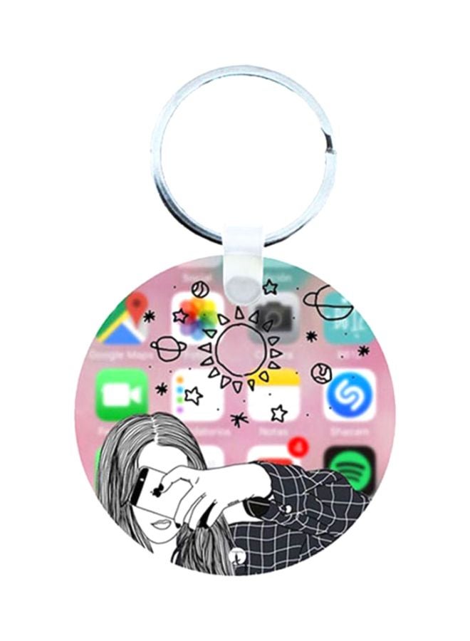 بي بي سلسلة مفاتيح من الخشب بطبعة فتاة