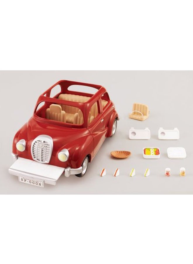 Sylvanian Families Family Saloon Car Multicolour  - Image 4