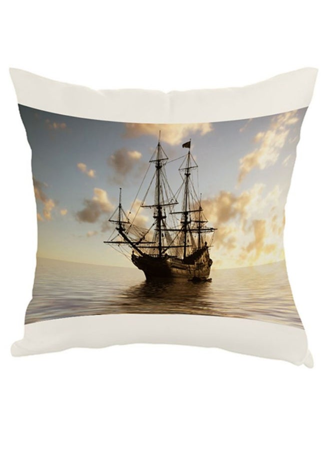 وسادة بطبعة باخرة شراعية رمادي / أبيض / أسود