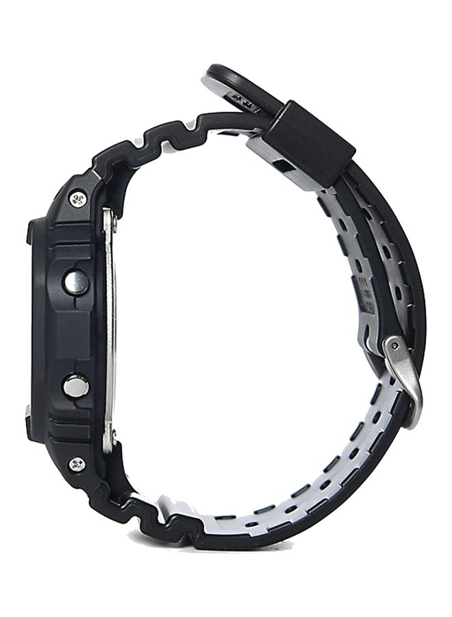 جي شوك ساعة يد رقمية دائرية الشكل بسوار من الراتنج مقاس 45 مم - لون أسود - طراز DW-5700TH-1 للأولاد - Image 3