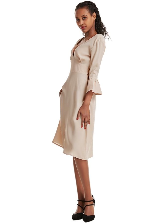 هانيميدو فستان بفتحة رقبة بتصميم على شكل حرف V أبيض فاتح - Image 4