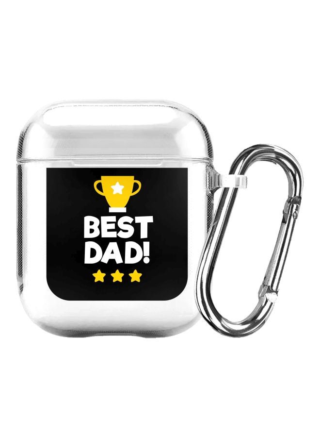 ستايلايزد علبة شحن بطبعة كأس و"Best Dad" من سلسلة كلاسيك لأبل آيربودز 2/ 1 أبيض/أسود/أصفر - Image 1