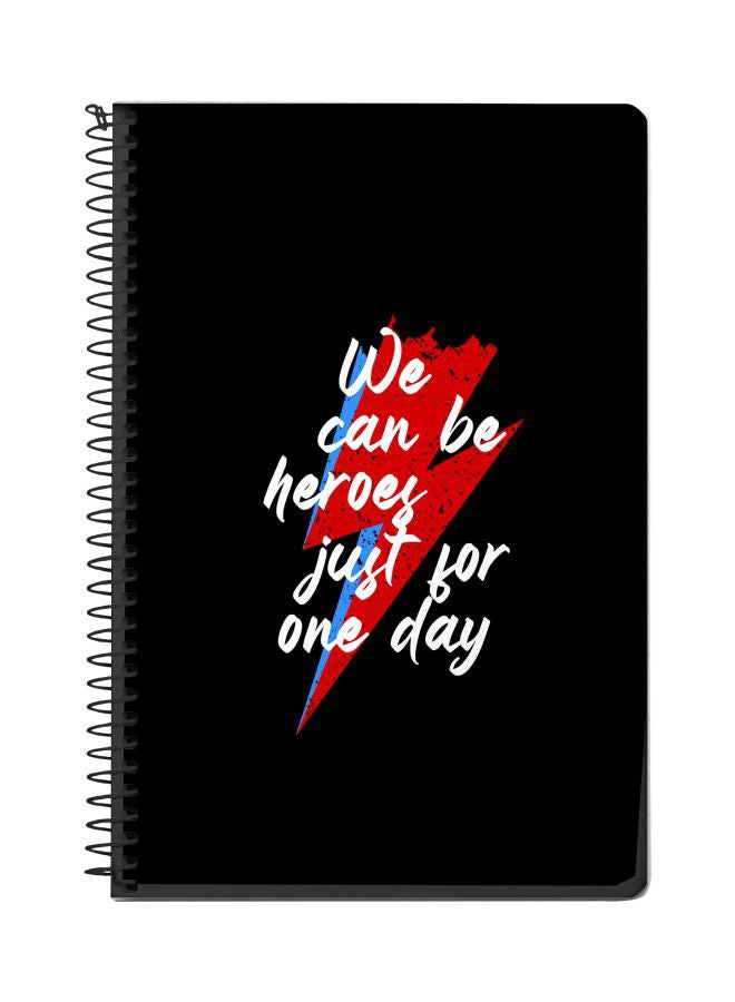 ستايلايزد دفتر ملاحظات بسلك حلزوني مقاس A5 مطبوع بعبارة "We Can Be Heroes" أسود/أحمر/أبيض