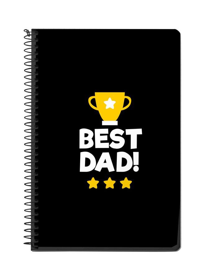 ستايلايزد دفتر ملاحظات بسلك حلزوني مقاس A5 مطبوع بعبارة "Best Dad Cup" أسود/ أبيض/ أصفر
