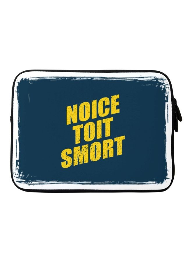 ستايلايزد حافظة لابتوب مطبوع عليها عبارة "Noice Toit Smort" لهاتف أبل ماك بوك مقاس 15 بوصة أزرق/أصفر/أبيض - Image 1