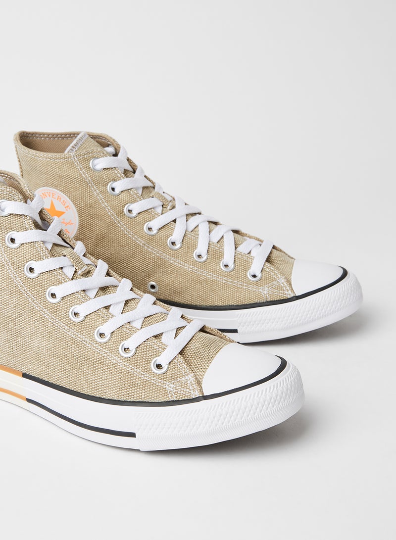 Chuck Taylor All Star Happy Camper Patch Sneakers in Khaki CHOCOLATE/TAN