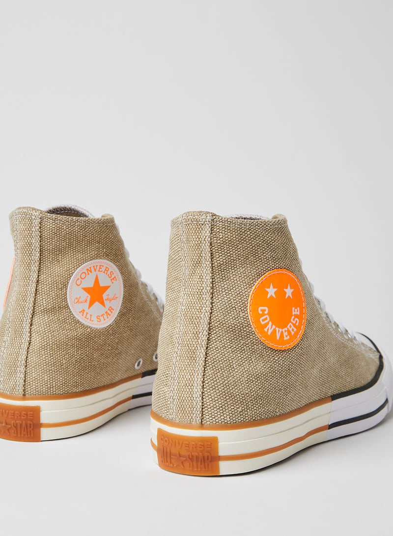 Chuck Taylor All Star Happy Camper Patch Sneakers in Khaki CHOCOLATE/TAN