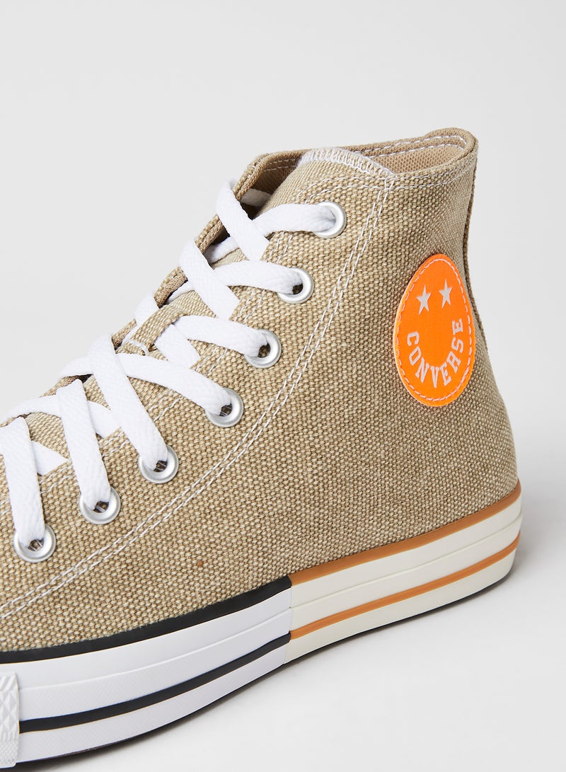 Chuck Taylor All Star Happy Camper Patch Sneakers in Khaki CHOCOLATE/TAN