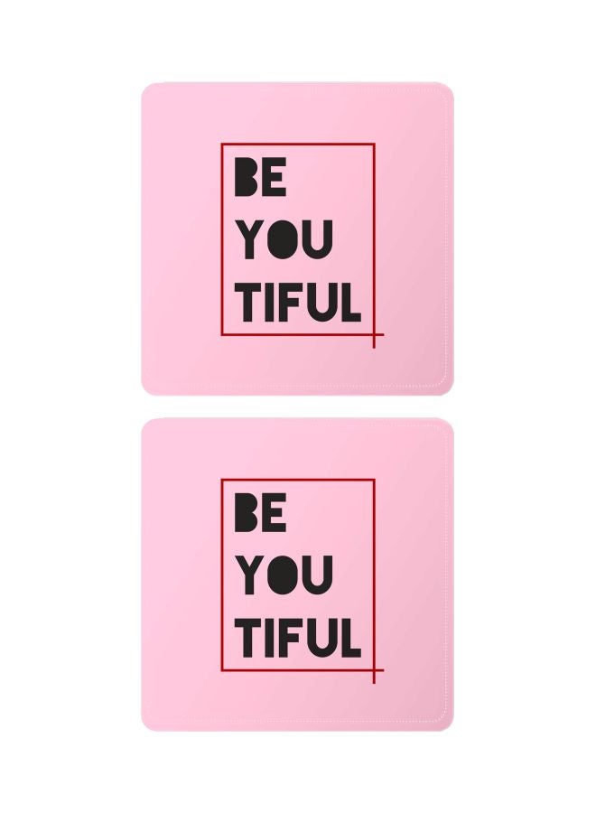 طقم قواعد أكواب جلدية مصممة من قبل مصمم شهير ومطبوعة بكلمة "Beyoutiful" للمشروبات من قطعتين متعدد الألوان 3.8x3.8بوصة