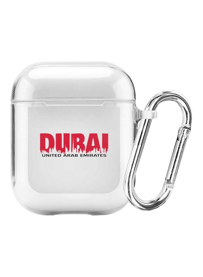ستايلايزد "غطاء حماية من سلسلة كلاسيك بطبعة عبارة "Dubai Horizon" مع حلقة بقفل زنبركي لسماعات أبل آيربودز 1/2" شفاف/أحمر/أبيض - Image 1