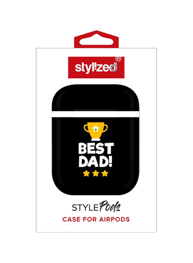 ستايلايزد حافظة حماية بطبعة كوب وعبارة "Best Dad" لسماعات أبل آيربودز 2/1 أسود/ أصفر/ أبيض - Image 2