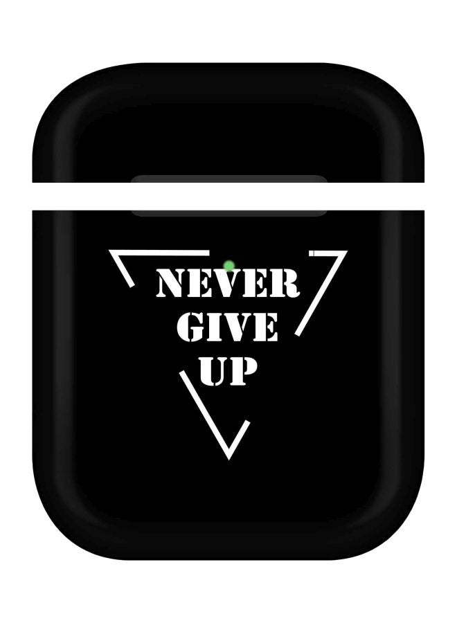 ستايلايزد غطاء حماية بطبعة عبارة "Never Give Up" لسماعة أبل آيربودز 1/2 أسود/ أبيض - Image 1