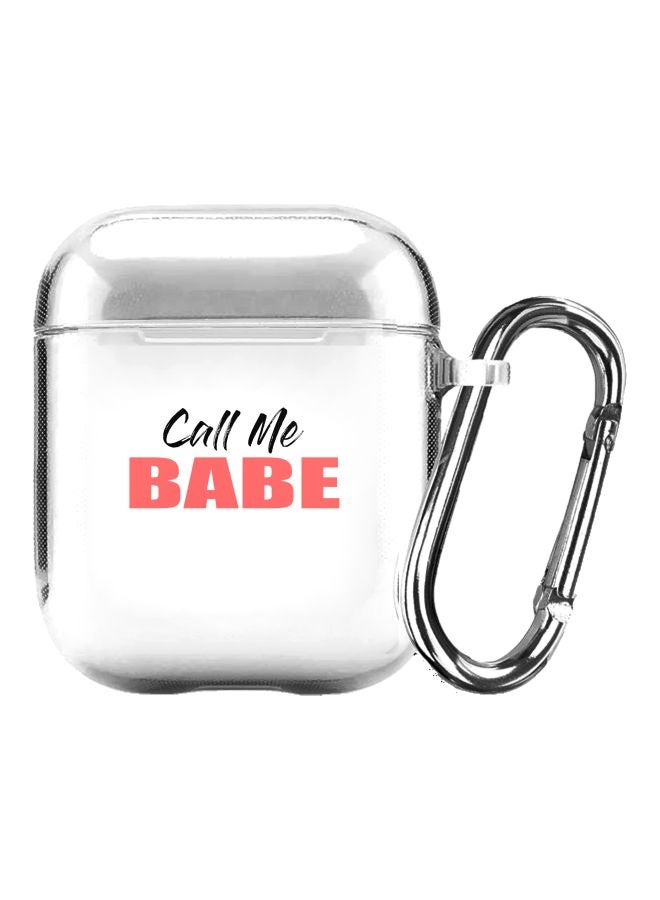 ستايلايزد حافظة حماية من سلسلة كلاسيك كلير مطبوع عليها عبارة "Call Me Babe" ومزودة بحلقة بقفل زنبركي لسماعات أبل آيربودز 2/ 1 شفاف/أسود/أحمر - Image 1
