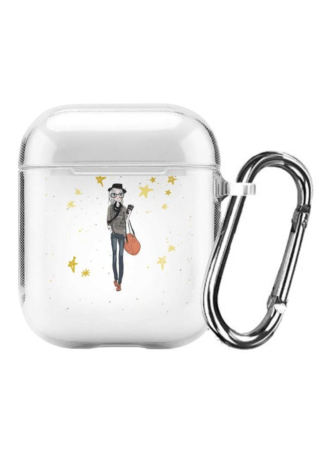 ستايلايزد حافظة حماية من سلسلة كلاسيك مزينة بطبعة تمثل إحدى خبيرات الموضة لسماعات أبل آيربودز 1‏/ 2 شفاف/رمادي/ذهبي - Image 1