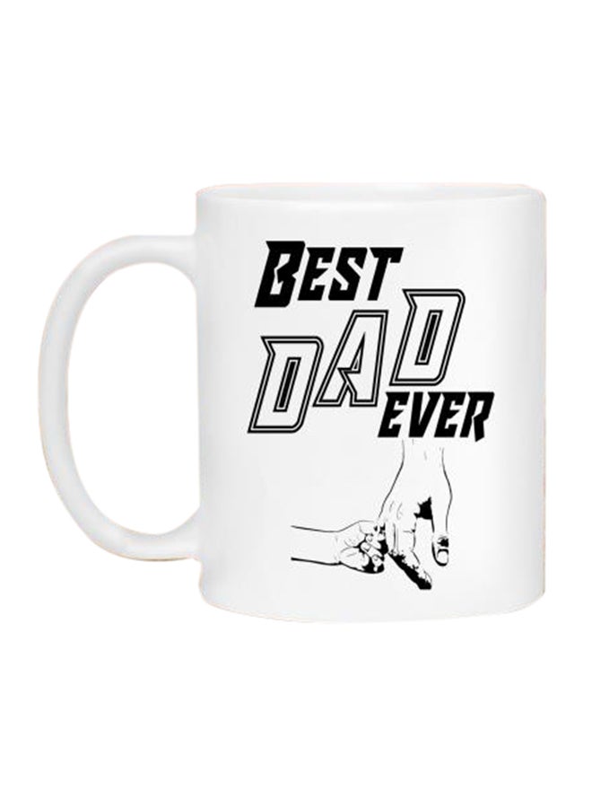 مج قهوة بطبعة عبارة "Best Dad Ever" أبيض/ أسود - Image 1