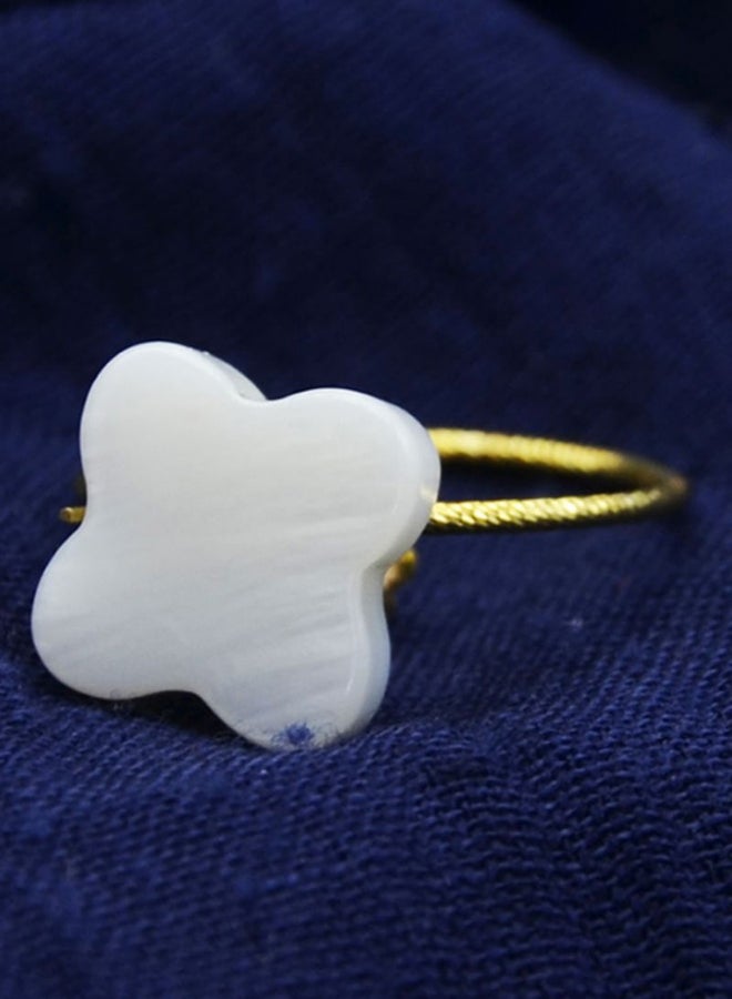 Vera Perla - 18 Karat Gold Plum Flower Shape Mother Of Pearl Ring - Image 1
