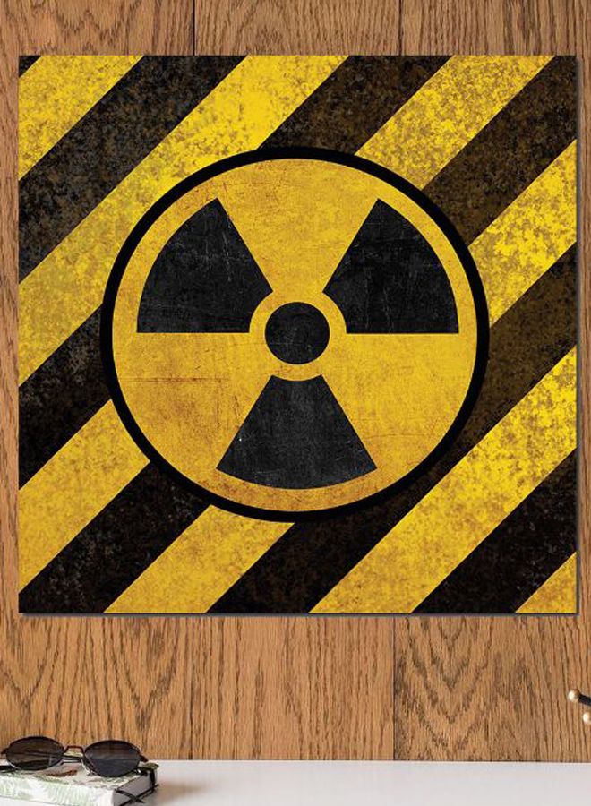 أتيك لوحة فنية من خشب MDF بطبعة تعبر عن خطر الإشعاع أسود/ أصفر 30x30سم - Image 2