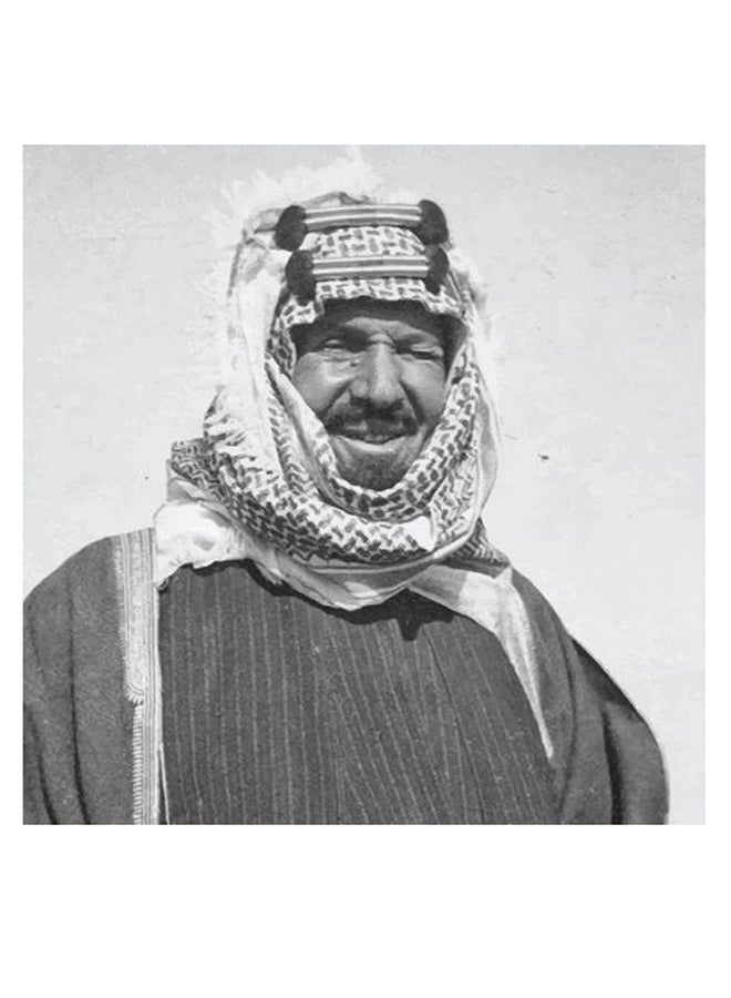 أتيك لوحة فنية بتصميم الملك عبد العزيز آل سعود رمادي / أبيض / أسود 30x30سم  - Image 2