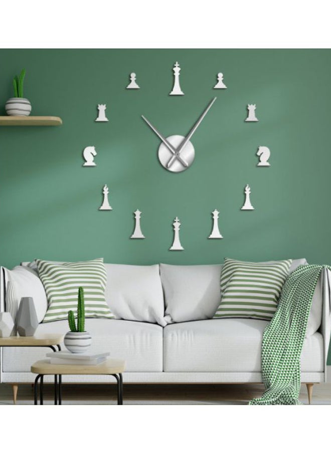 بيوينتي ملصق ساعة حائط بنمط لعبة شطرنج من الأكريليك فضي 15x10x4.6سم - Image 2