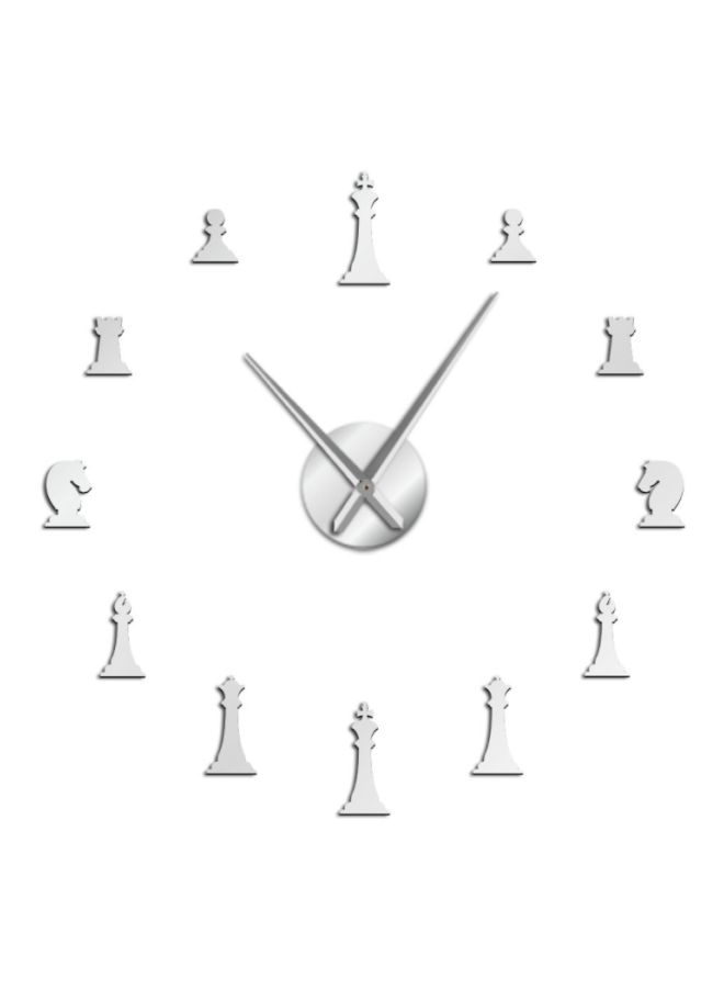 بيوينتي ملصق ساعة حائط بنمط لعبة شطرنج من الأكريليك فضي 15x10x4.6سم - Image 1