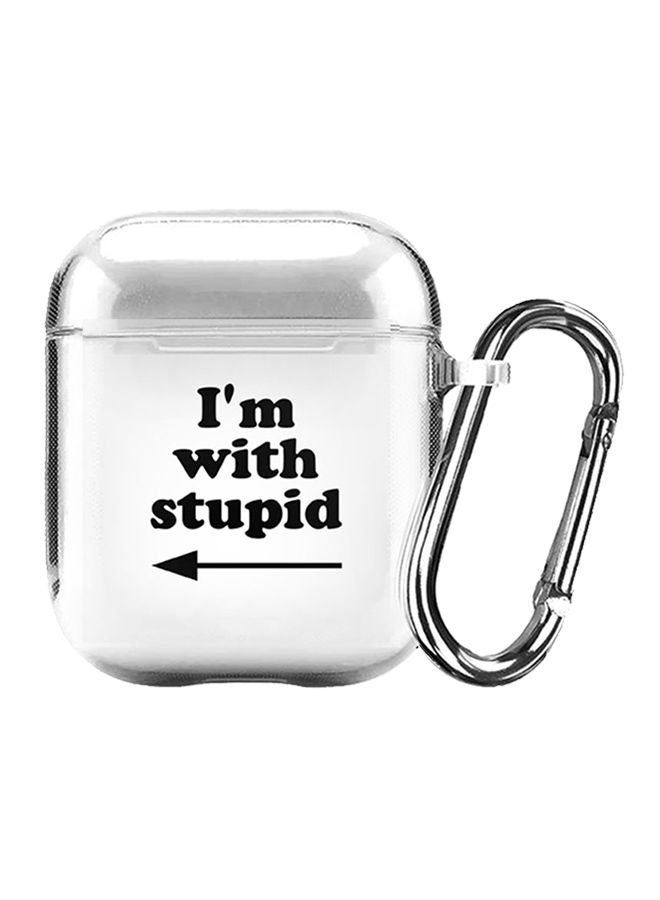 ستايلايزد حافظة حماية بطبعة تحمل عبارة "I'm With Stupid" من سلسلة كلاسيك مع حلقة بقفل زنبركي لسماعات أبل آيربودز 2/ 1 شفاف/أبيض/أسود - Image 1