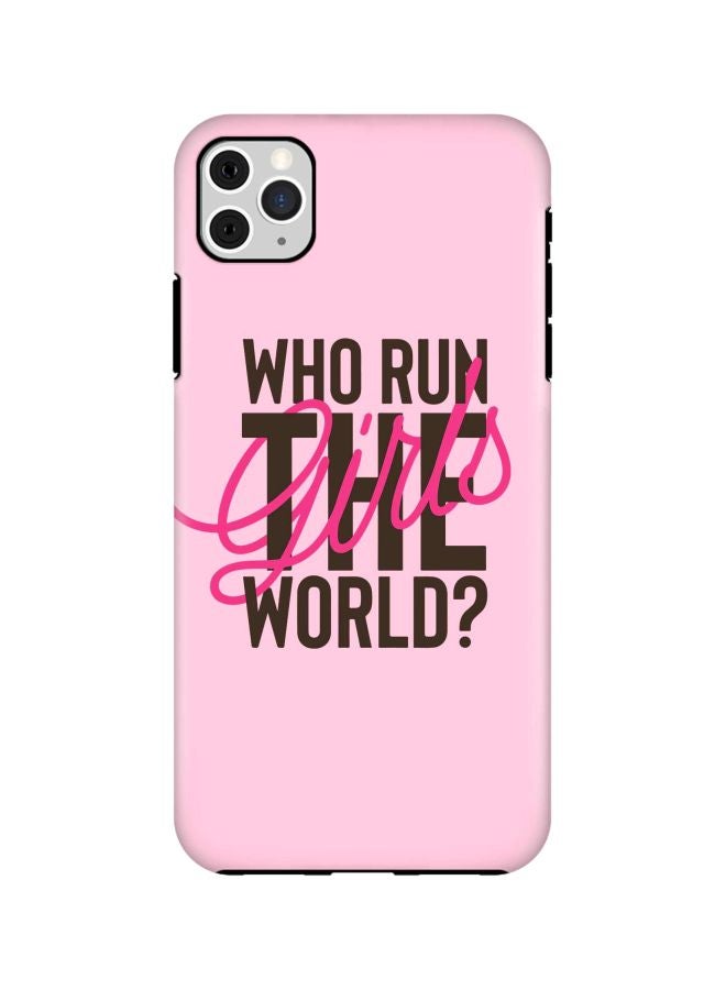 ستايلايزد غطاء حماية من سلسلة تاف برو بطبعة عبارة "Who Run The World" لهاتف أبل آيفون 11 برو ماكس زهري/بني - Image 1